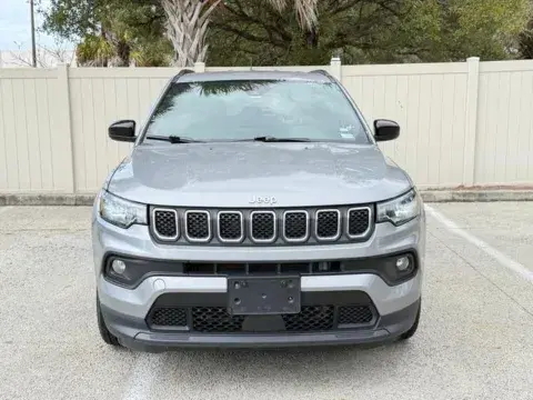 Jeep Compass Latitude - Thumbnail 4