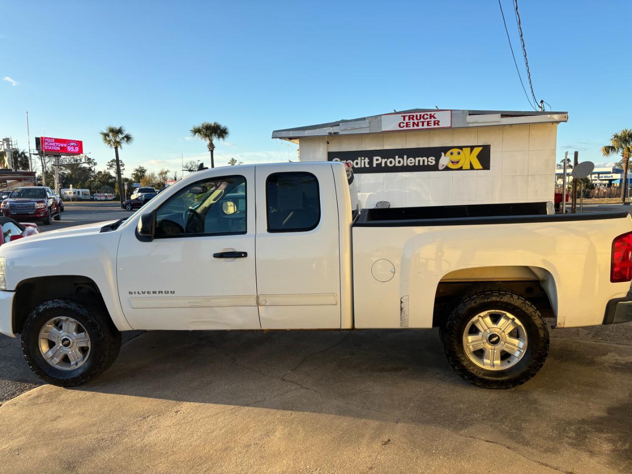 Chevrolet Silverado 15002Wd Ext Cab 143.5" Lt - Thumbnail 2