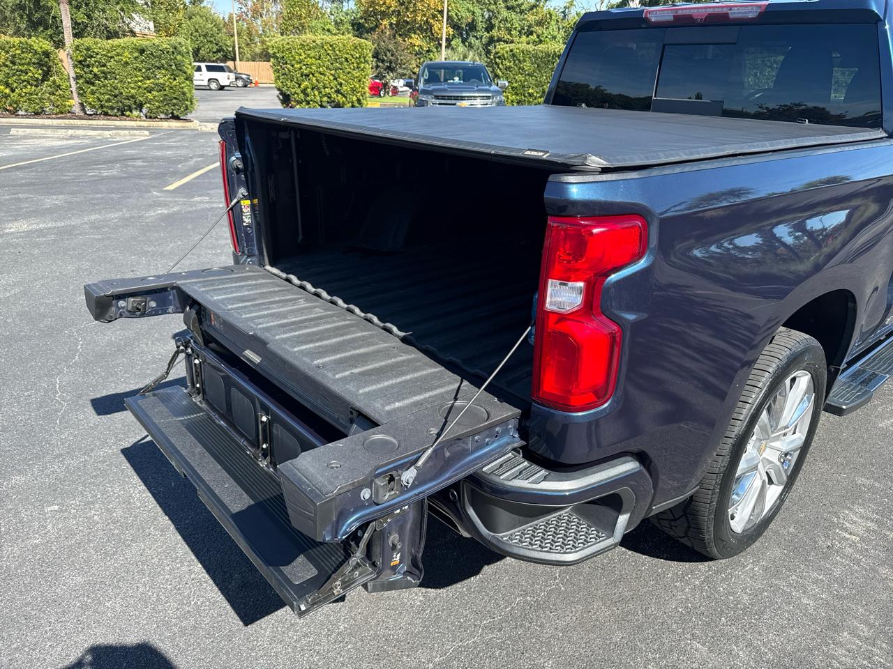 Chevrolet Silverado 15004Wd Crew Cab 147" High Country - Thumbnail 8