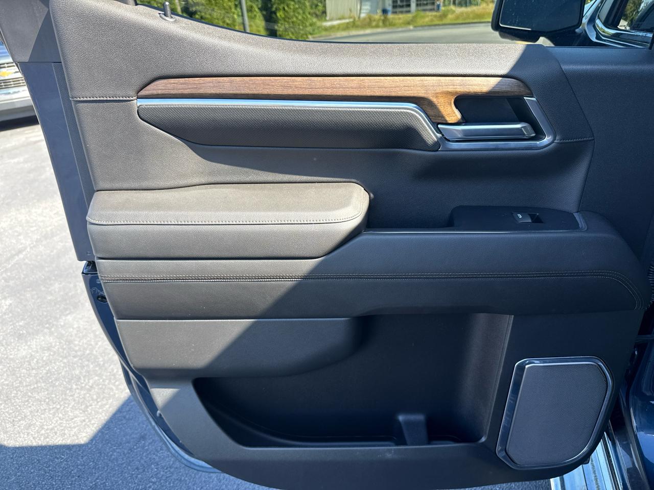 Chevrolet Silverado 15004Wd Crew Cab 147" High Country - Thumbnail 14