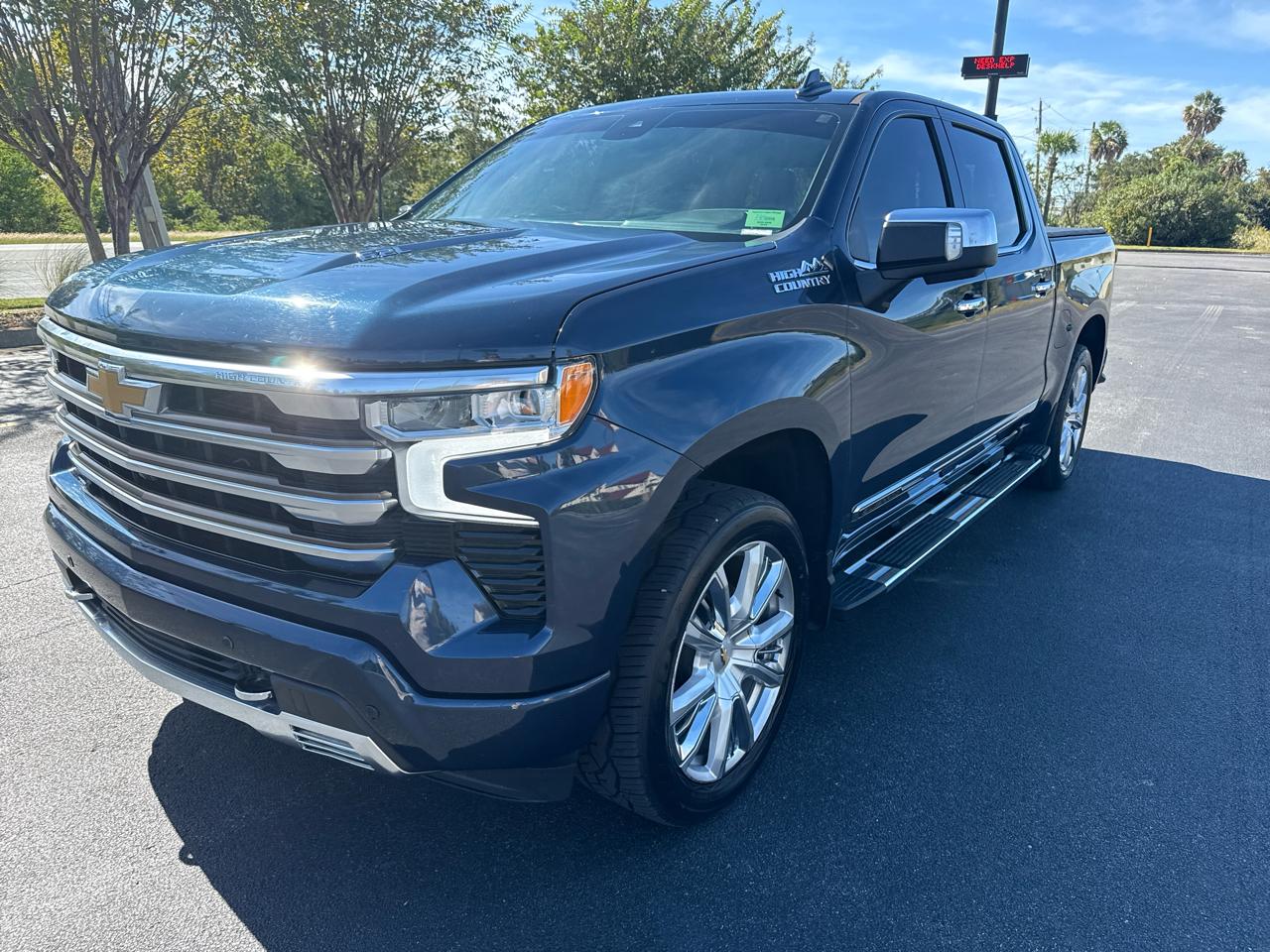 Chevrolet Silverado 15004Wd Crew Cab 147" High Country - Thumbnail 3