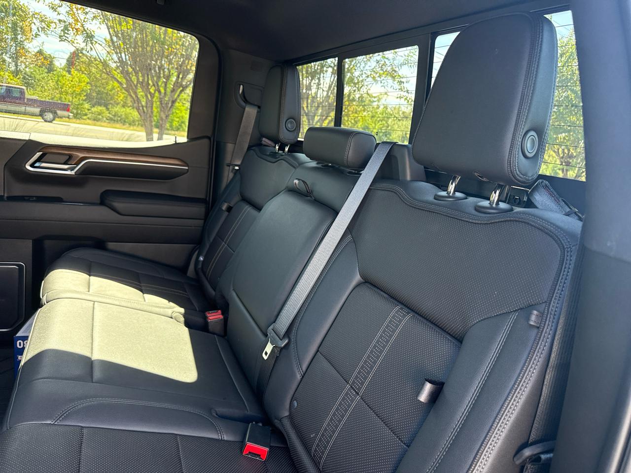 Chevrolet Silverado 15004Wd Crew Cab 147" High Country - Thumbnail 13