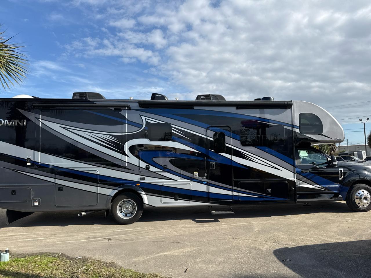 Ford F600 - Thumbnail 5