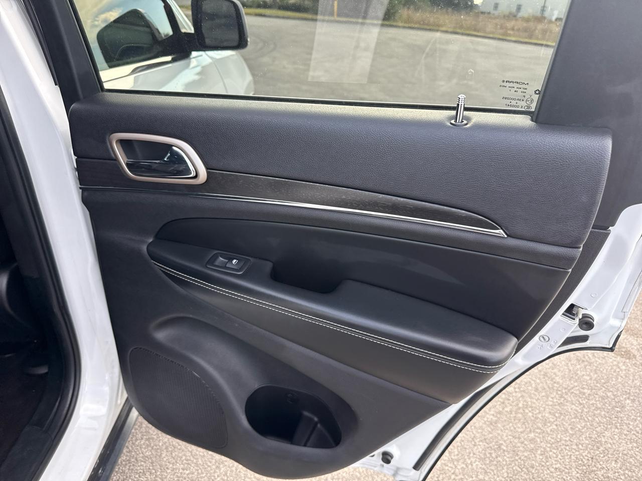 Jeep Grand Cherokeelimited 4X2 - Thumbnail 14