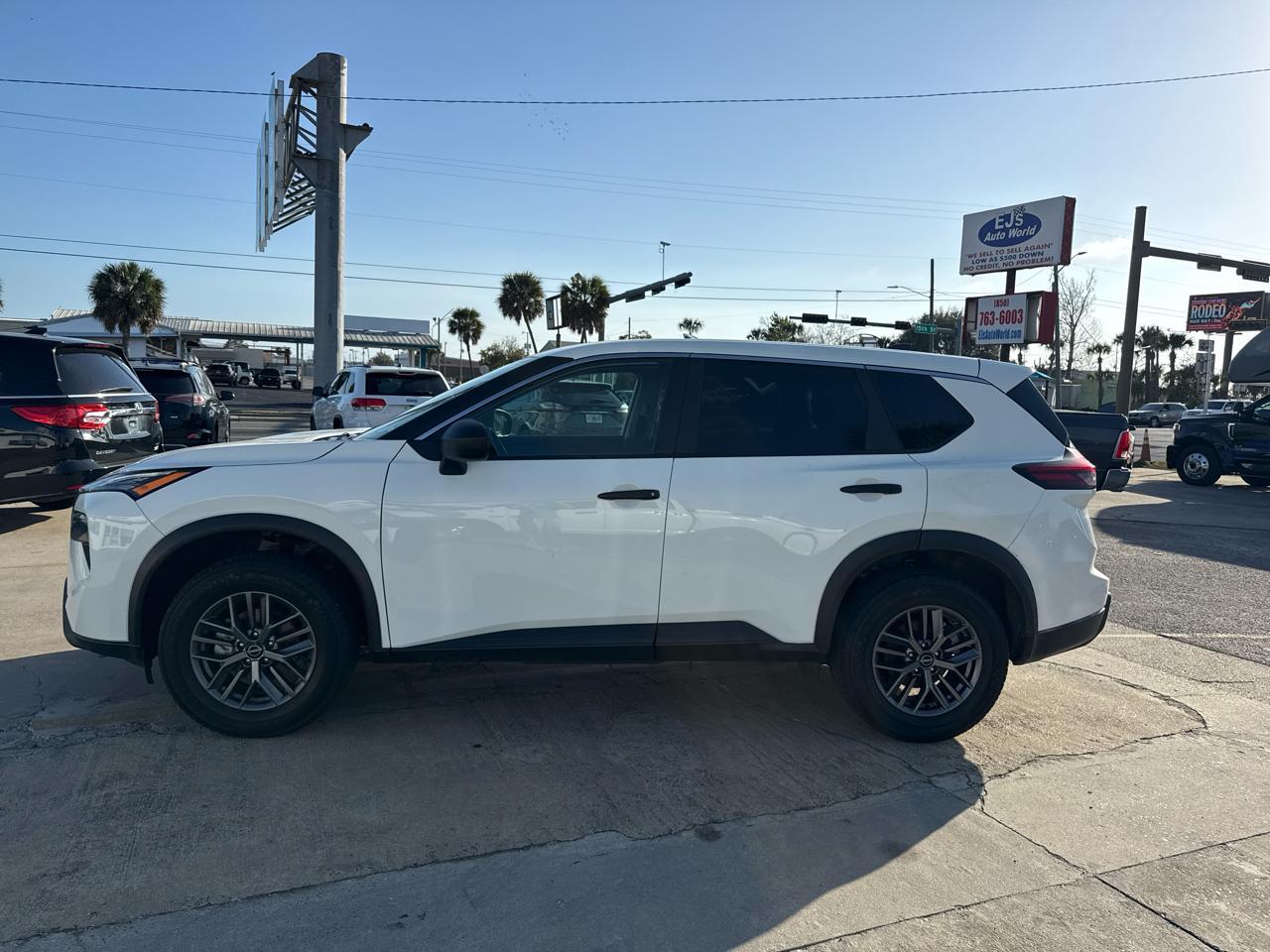 Nissan Rogueawd S - Thumbnail 4