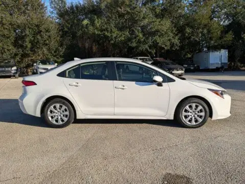 Toyota Corolla Le - Thumbnail 4