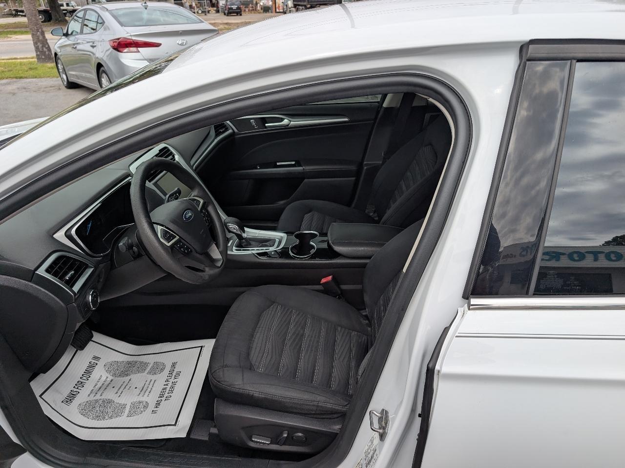 Ford Fusion4Dr Sdn Se Fwd - Thumbnail 4