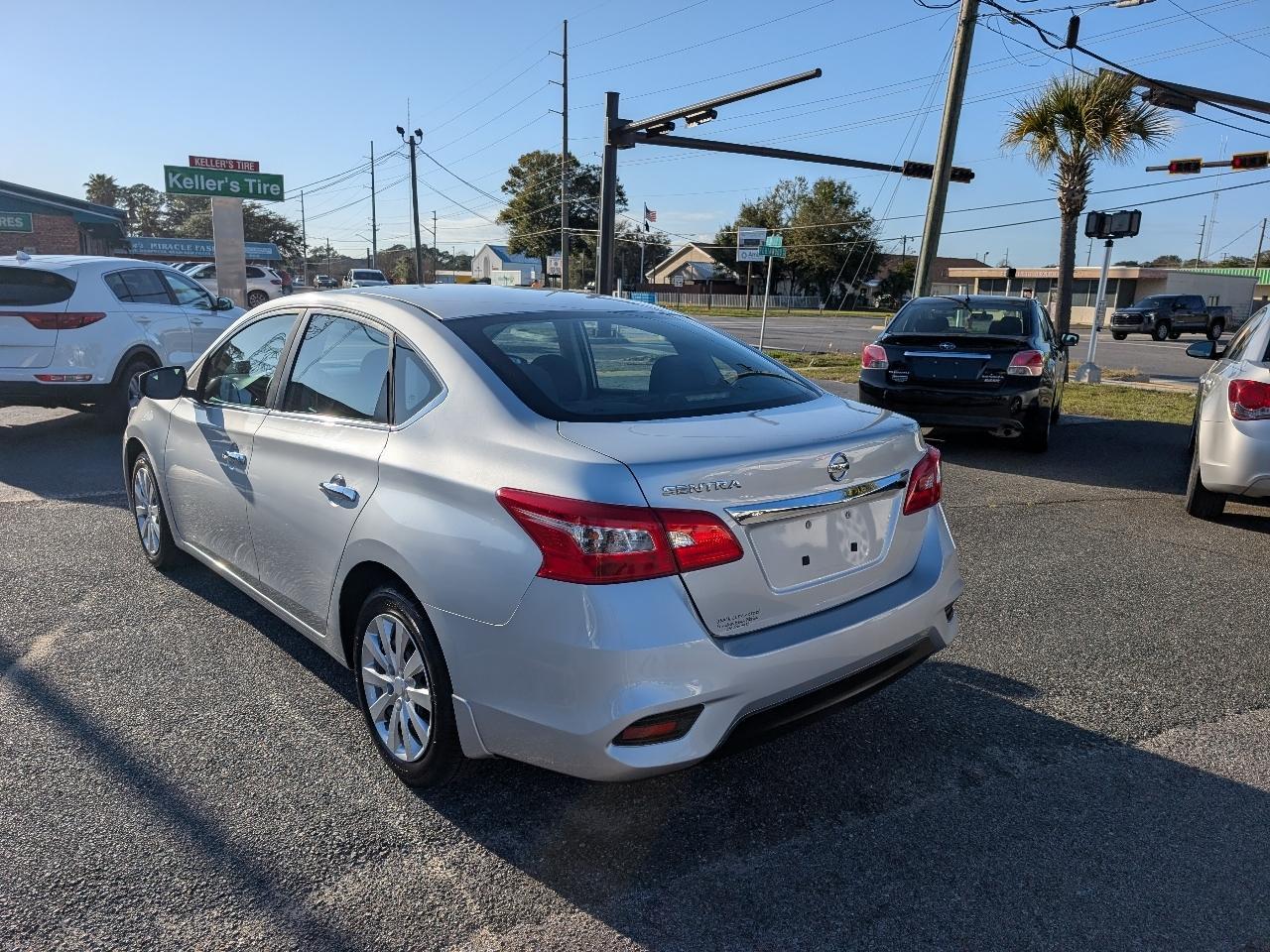 Nissan Sentras - Thumbnail 3