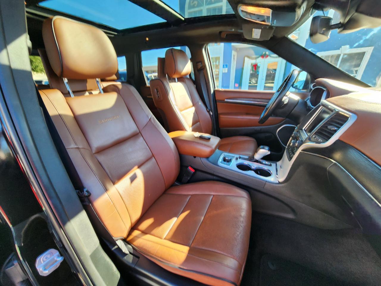 Jeep Grand Cherokeesummit 4X4 - Thumbnail 18