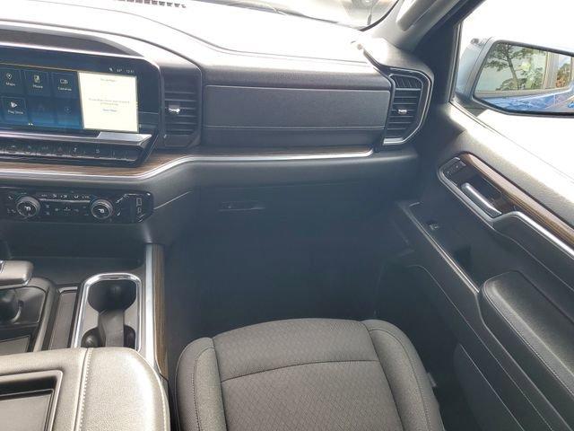 Chevrolet Silverado 1500 Rst Four Wheel Drive Crew Cab - Thumbnail 17