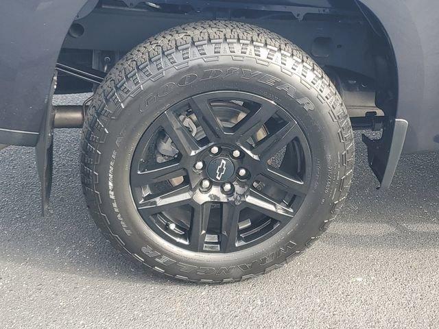 Chevrolet Silverado 1500 Custom Four Wheel Drive Crew Cab - Thumbnail 8