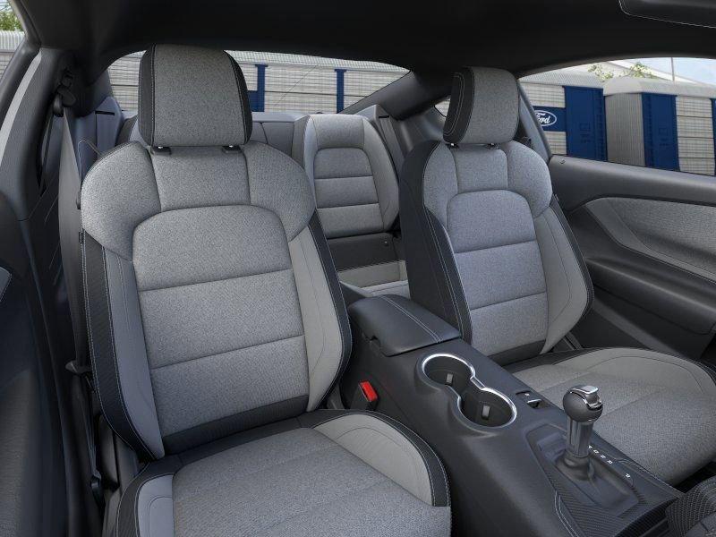 Ford Mustang - Thumbnail 11