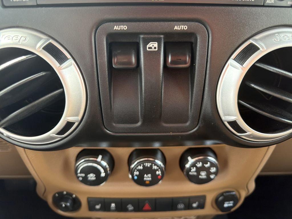 Jeep Wrangler Sahara - Thumbnail 12