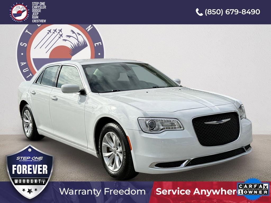 Chrysler 300 Touring - Thumbnail 2