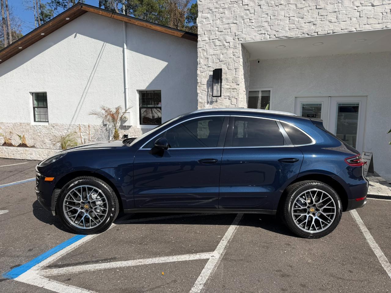 Porsche Macan - Thumbnail 2