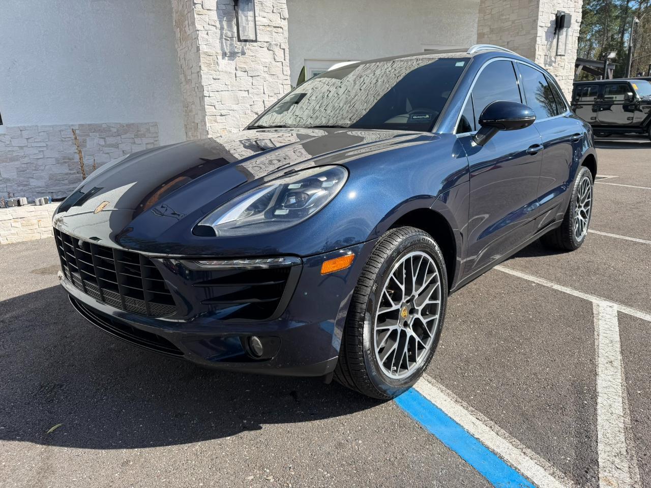 Porsche Macan - Thumbnail 3