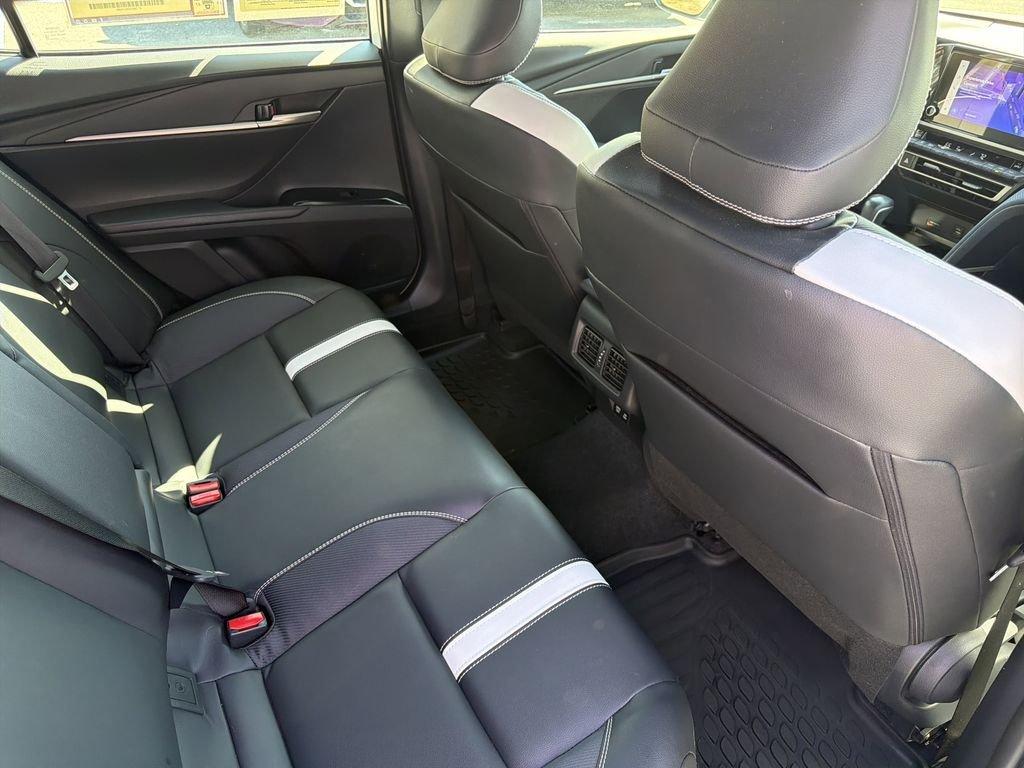 Toyota Camry Se - Thumbnail 17