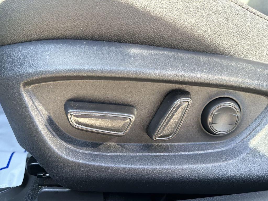 Toyota Camry Se - Thumbnail 14