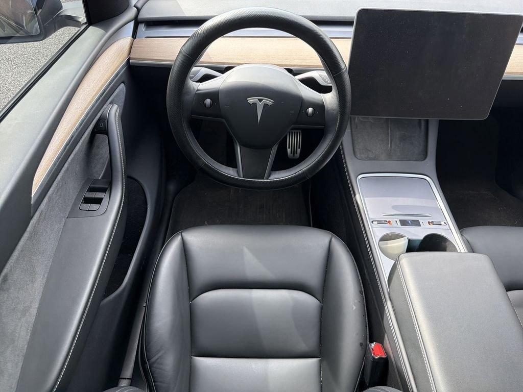 Tesla Model Y Long Range - Thumbnail 17