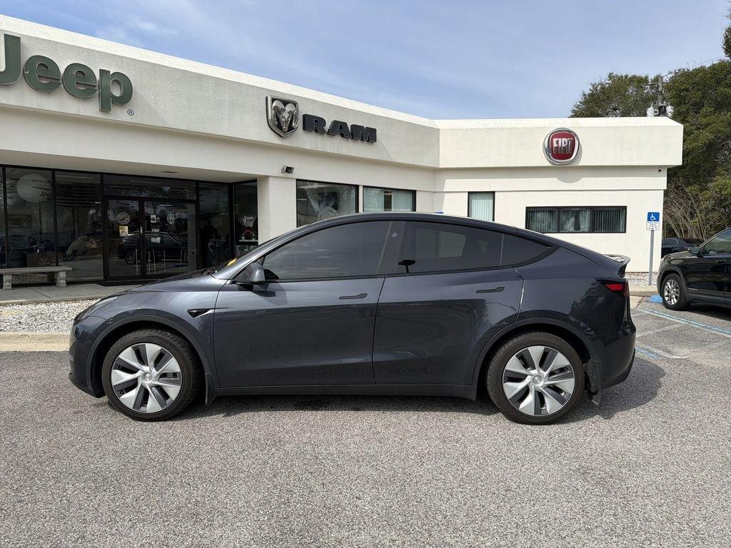 Tesla Model Y Long Range - Thumbnail 9