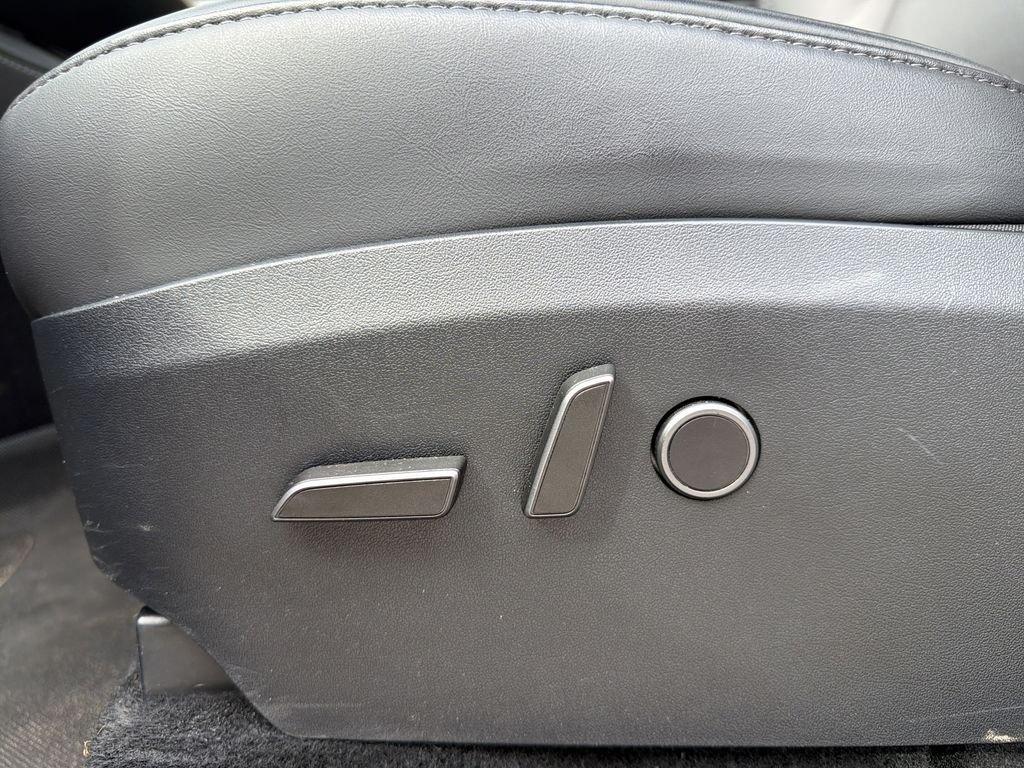 Tesla Model Y Long Range - Thumbnail 14