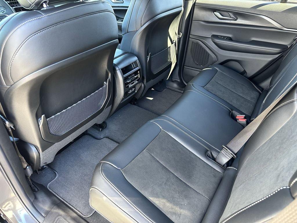 Jeep Grand Cherokee - Thumbnail 18