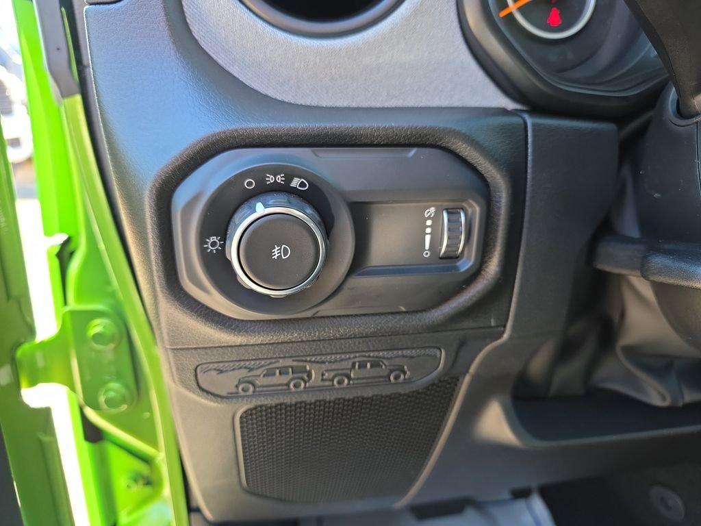 Jeep Wrangler Sport - Thumbnail 19