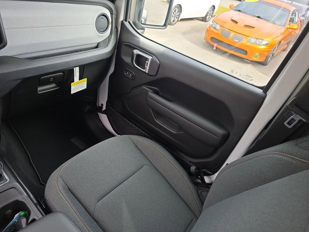 Jeep Wrangler Sport - Thumbnail 17