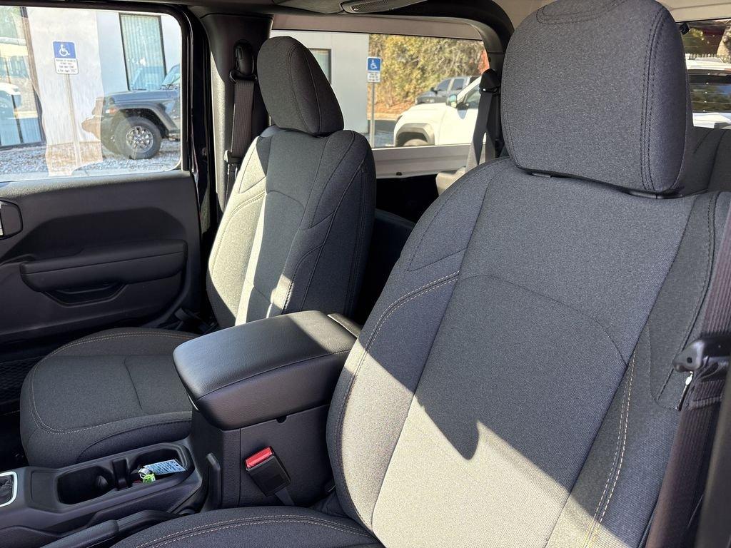 Jeep Wrangler Sport - Thumbnail 12