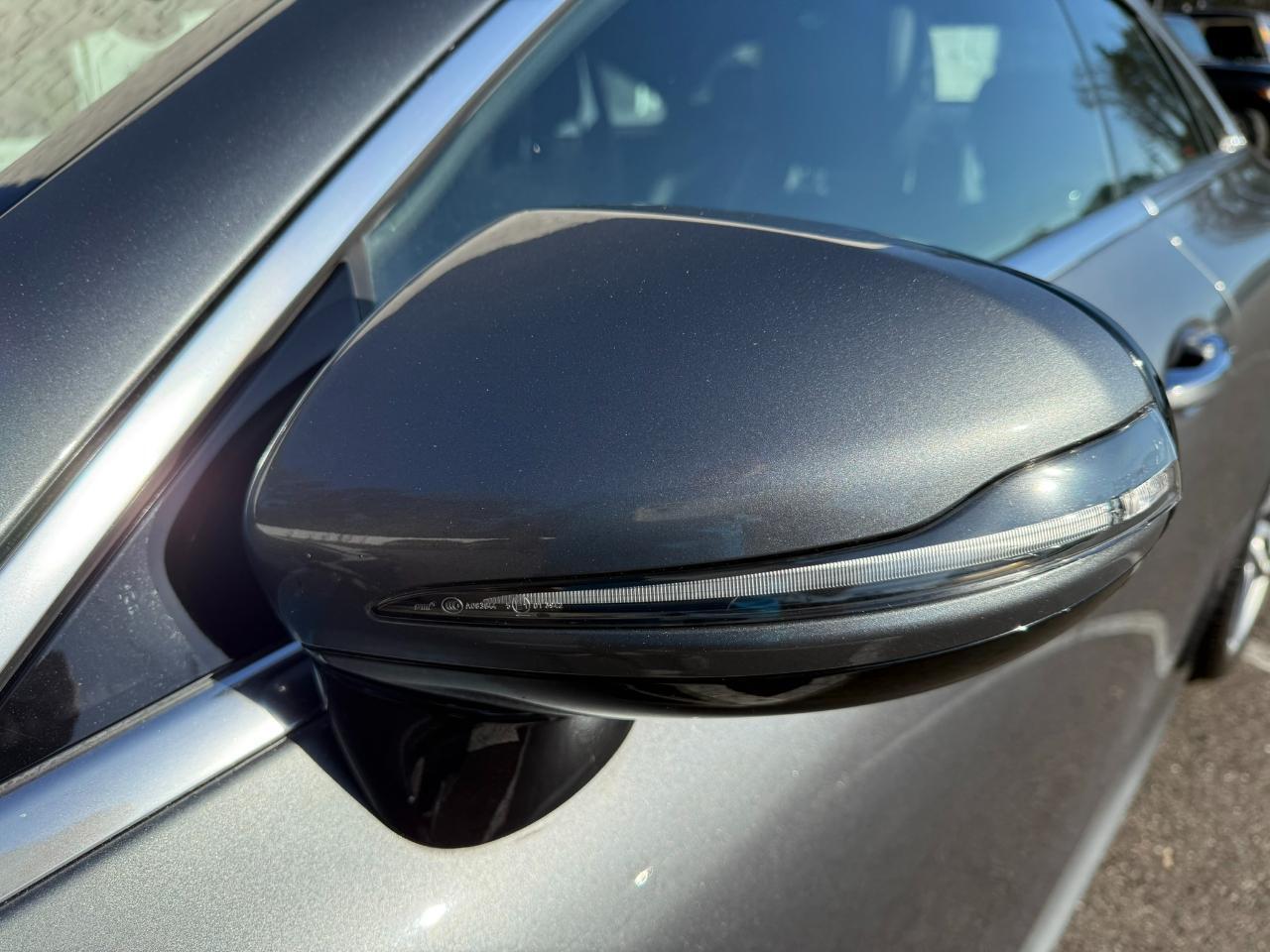 Mercedes-Benz E-Class - Thumbnail 12