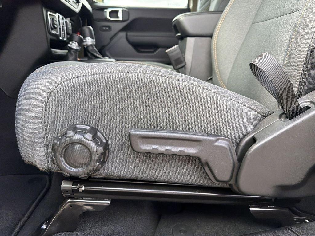 Jeep Gladiator Sport - Thumbnail 15