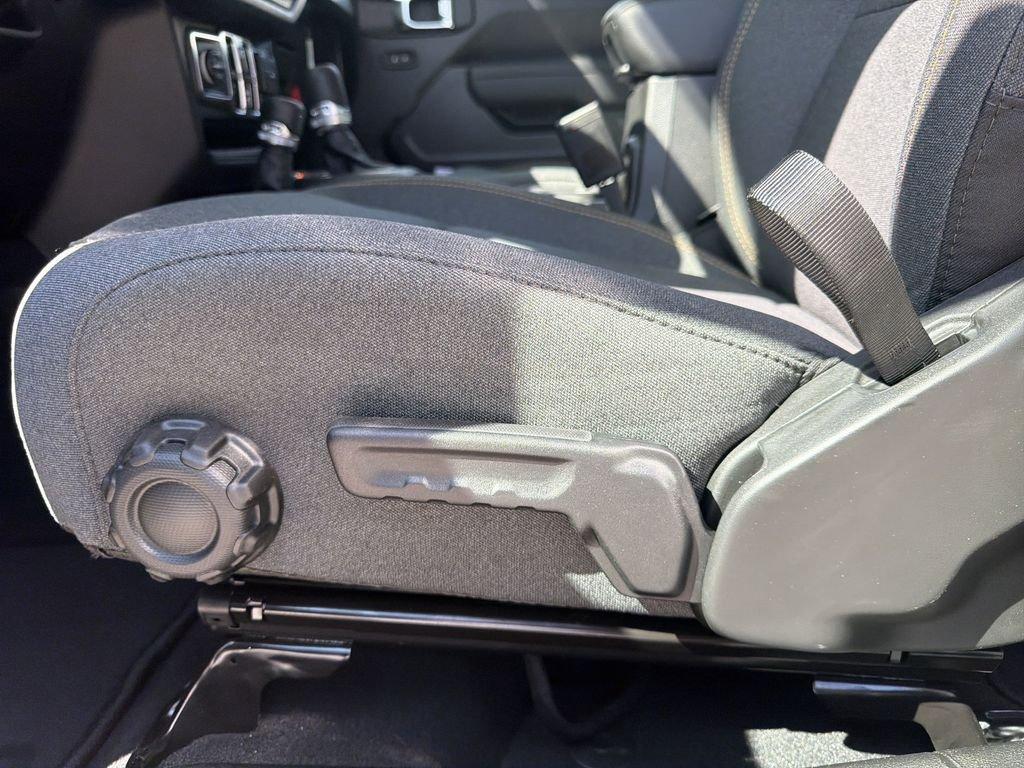 Jeep Gladiator Sport - Thumbnail 14