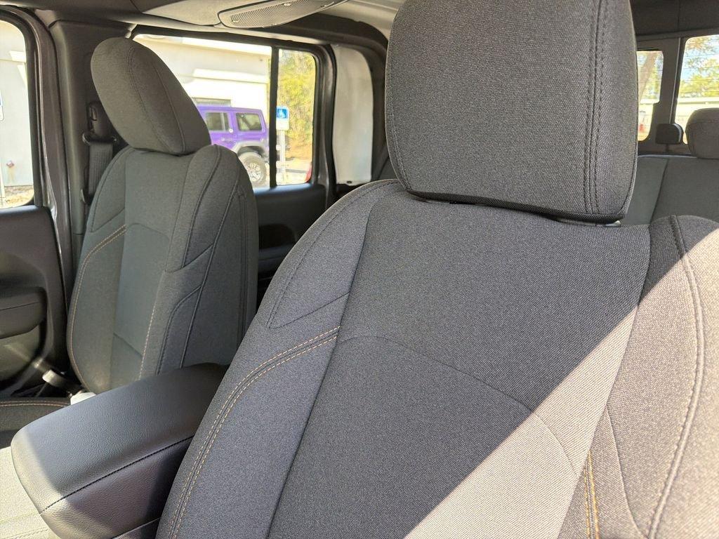 Jeep Gladiator Sport - Thumbnail 13