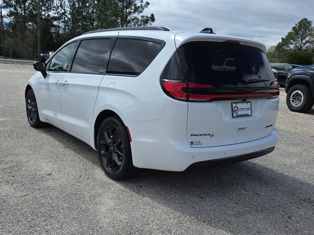 Chrysler Pacifica Limited - Thumbnail 8