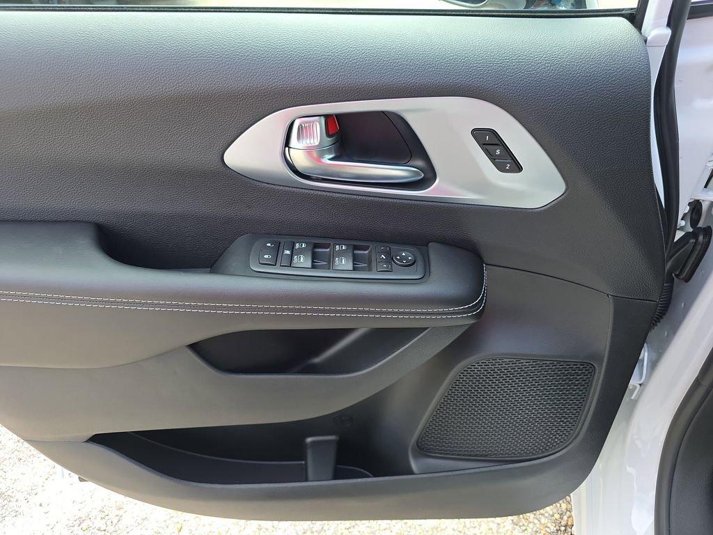 Chrysler Pacifica Limited - Thumbnail 19