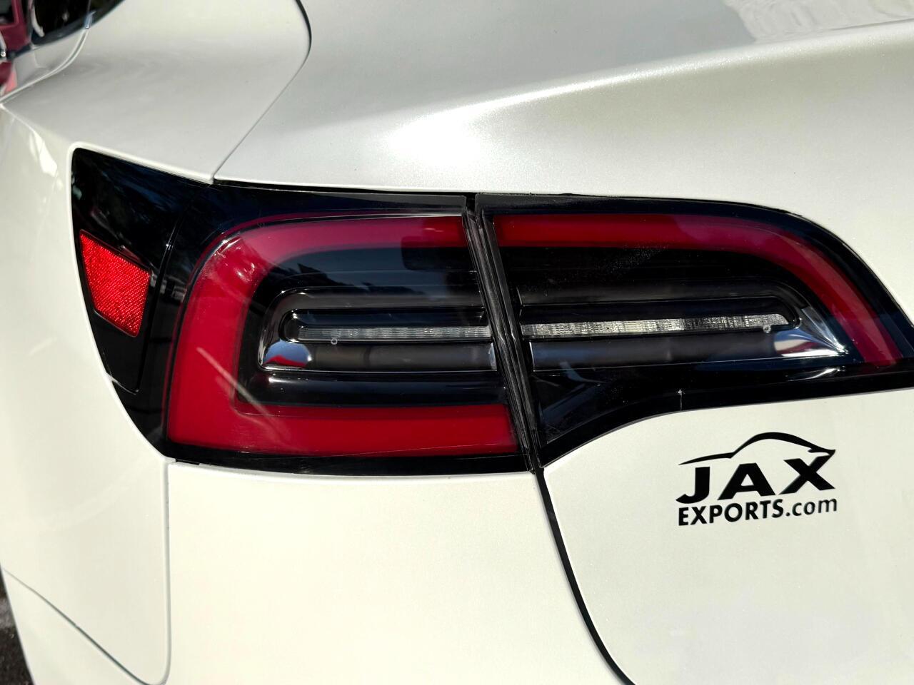 Tesla Model 3 - Thumbnail 11