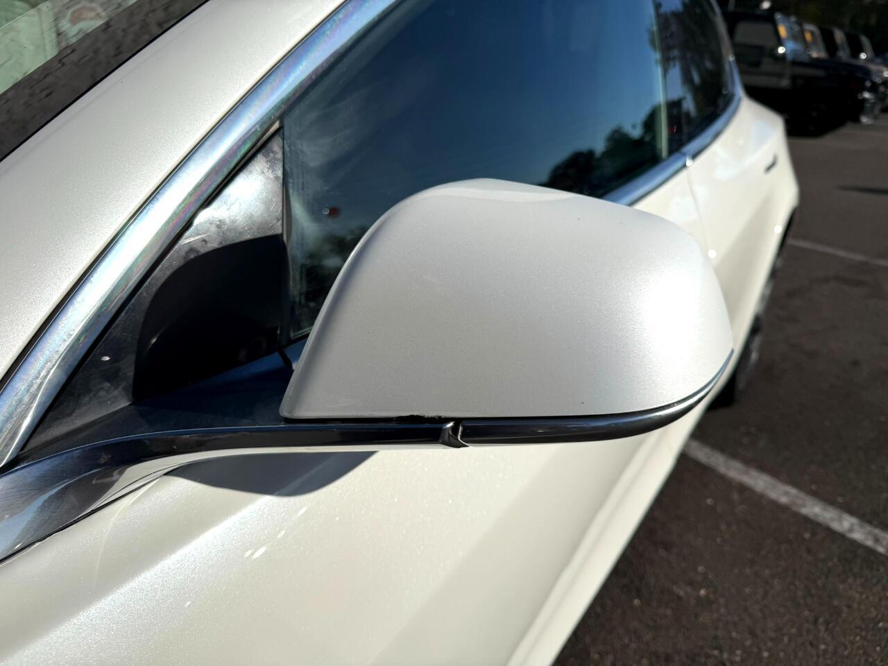 Tesla Model 3 - Thumbnail 6