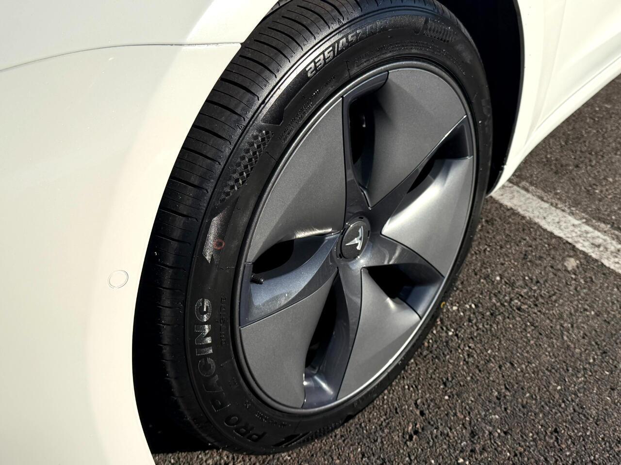 Tesla Model 3 - Thumbnail 5