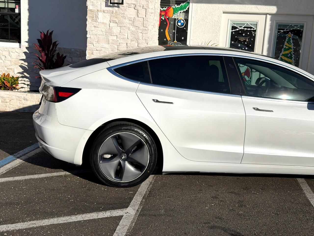 Tesla Model 3 - Thumbnail 15