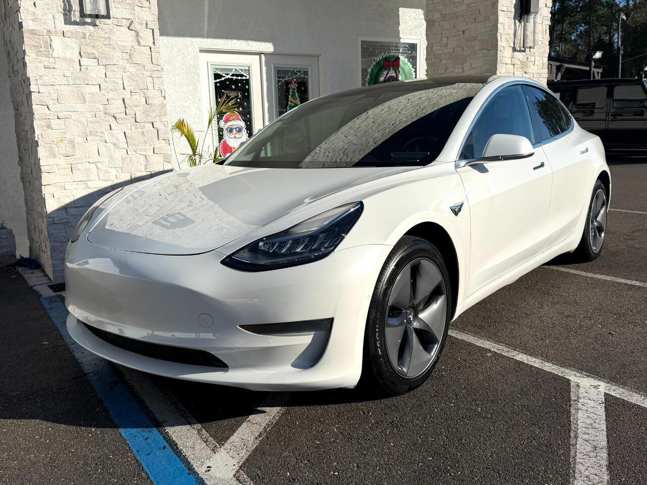 Tesla Model 3 - Thumbnail 3
