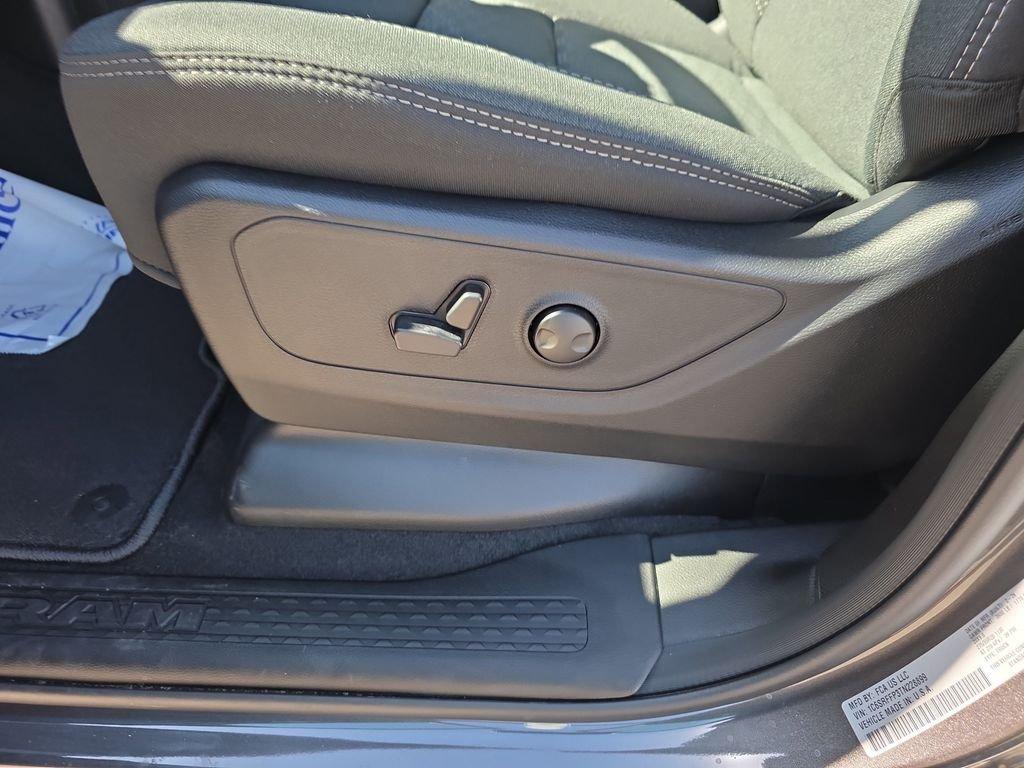 Ram 1500 Big Horn/Lone Star - Thumbnail 14