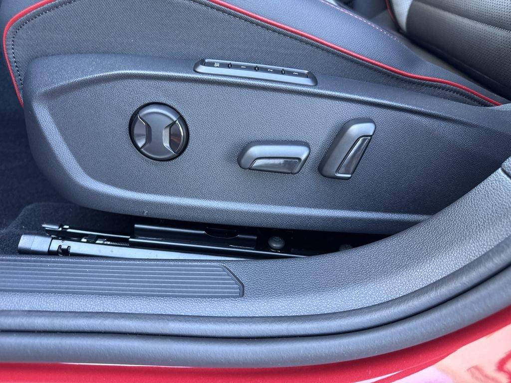 Volkswagen Golf Gti 2.0T Se Fwd 4D Hatchback - Thumbnail 14