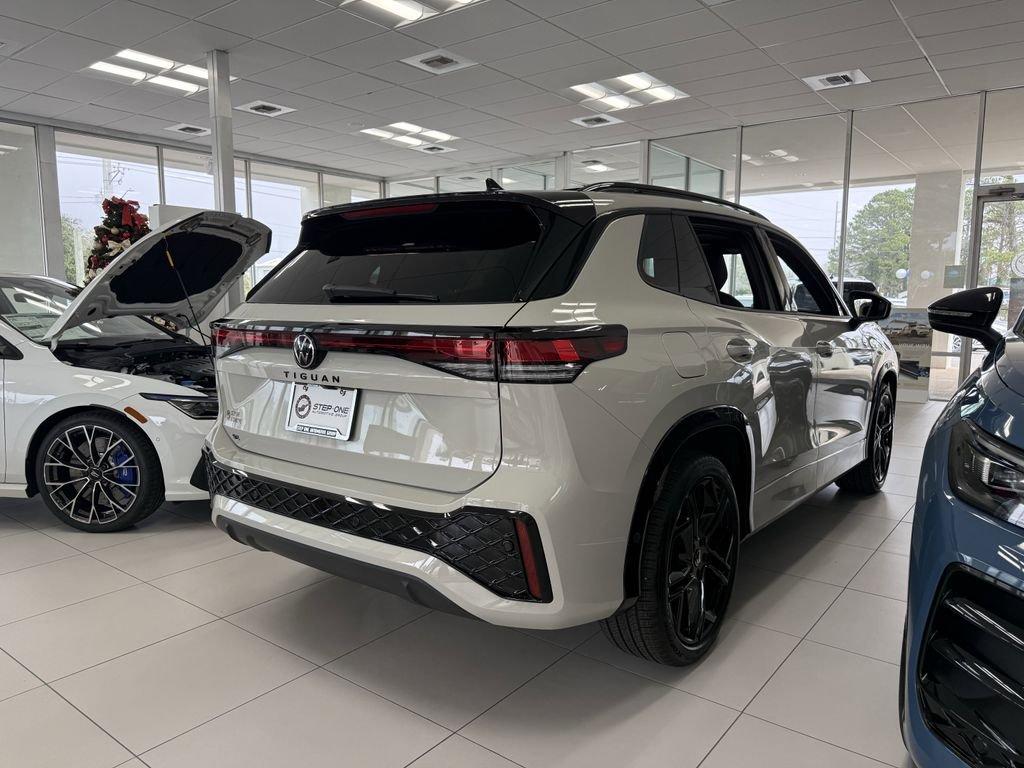 Volkswagen Tiguan 2.0T Se R-Line Black Fwd 4D Sport Utility - Thumbnail 8