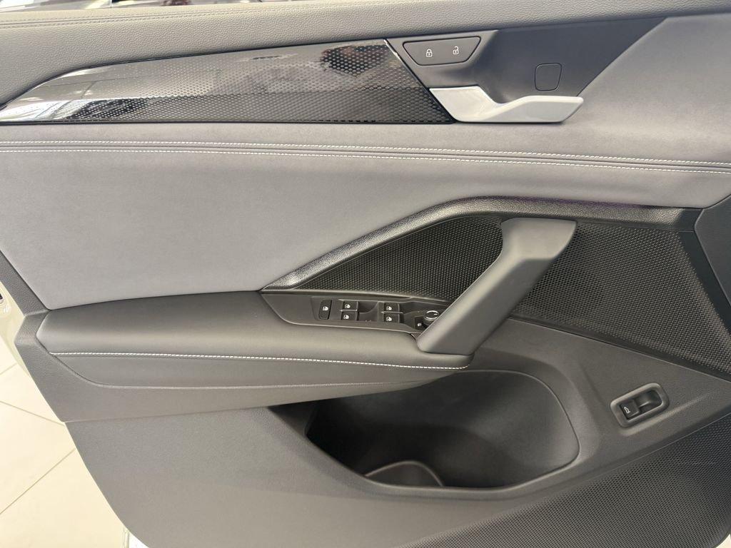 Volkswagen Tiguan 2.0T Se R-Line Black Fwd 4D Sport Utility - Thumbnail 19