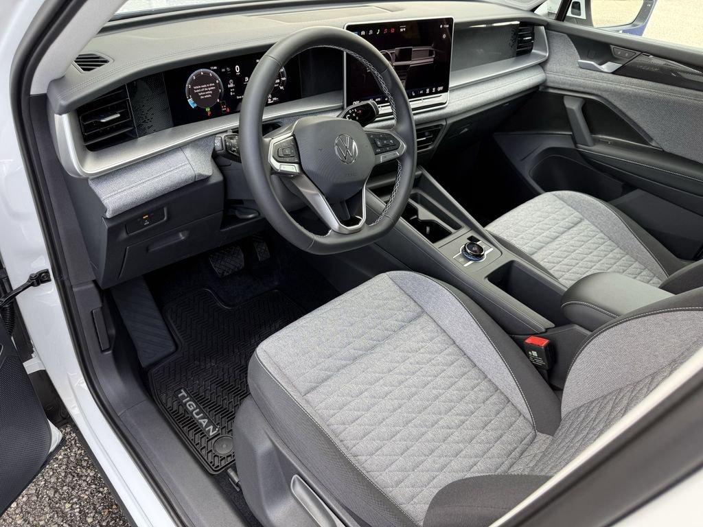 Volkswagen Tiguan 2.0T S Fwd 4D Sport Utility - Thumbnail 12