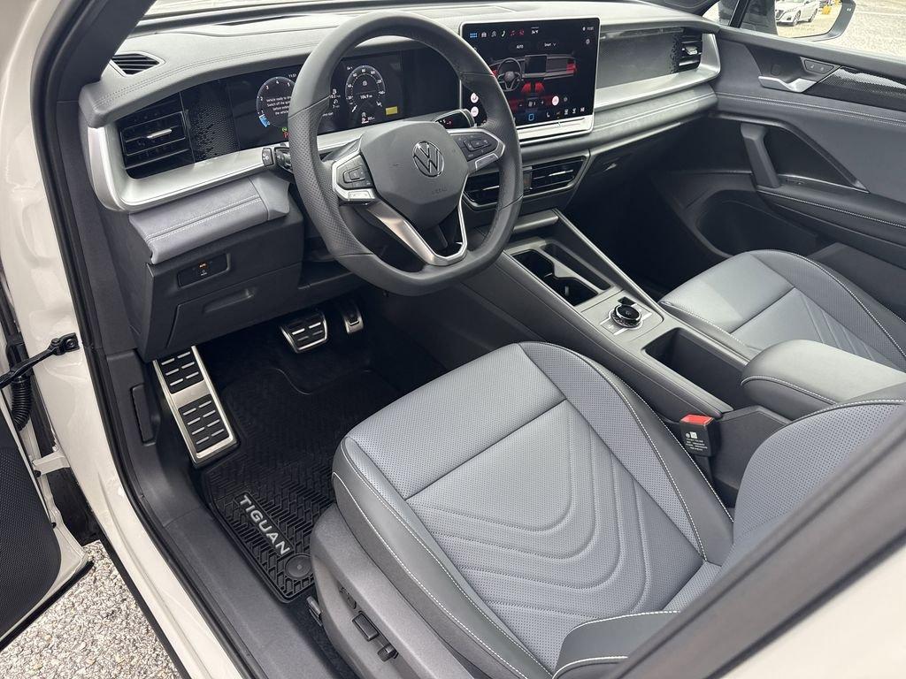 Volkswagen Tiguan 2.0T Se R-Line Black Fwd 4D Sport Utility - Thumbnail 12