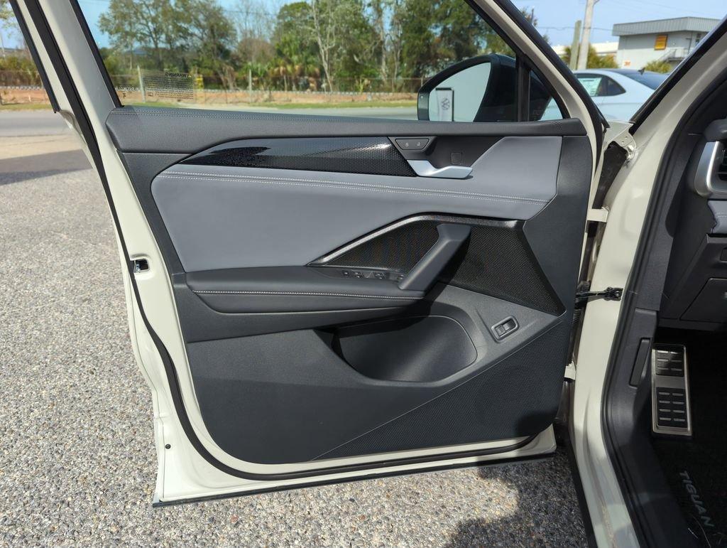 Volkswagen Tiguan 2.0T Se R-Line Black Awd 4D Sport Utility - Thumbnail 19