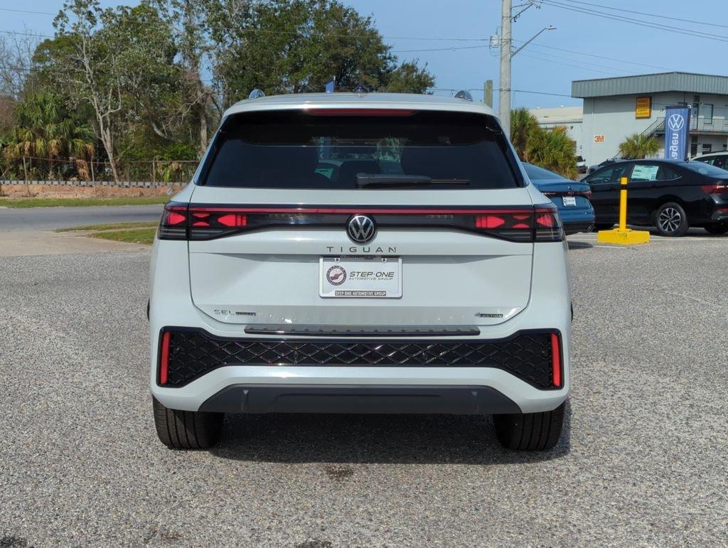 Volkswagen Tiguan 2.0T Sel R-Line Turbo Awd 4D Sport Utility - Thumbnail 7