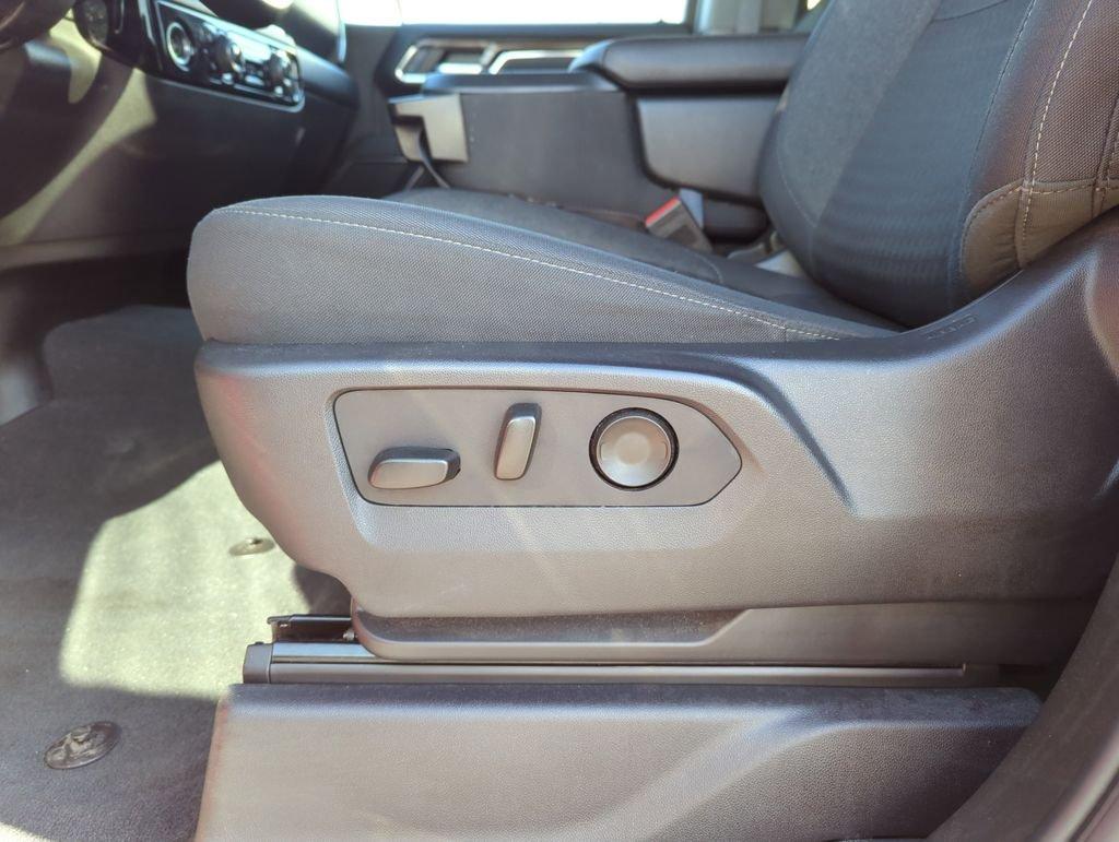 Chevrolet Silverado 1500 Lt Rwd 4D Crew Cab - Thumbnail 14