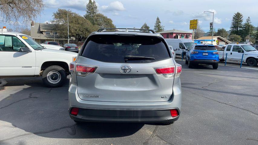 Toyota Highlander - Thumbnail 2